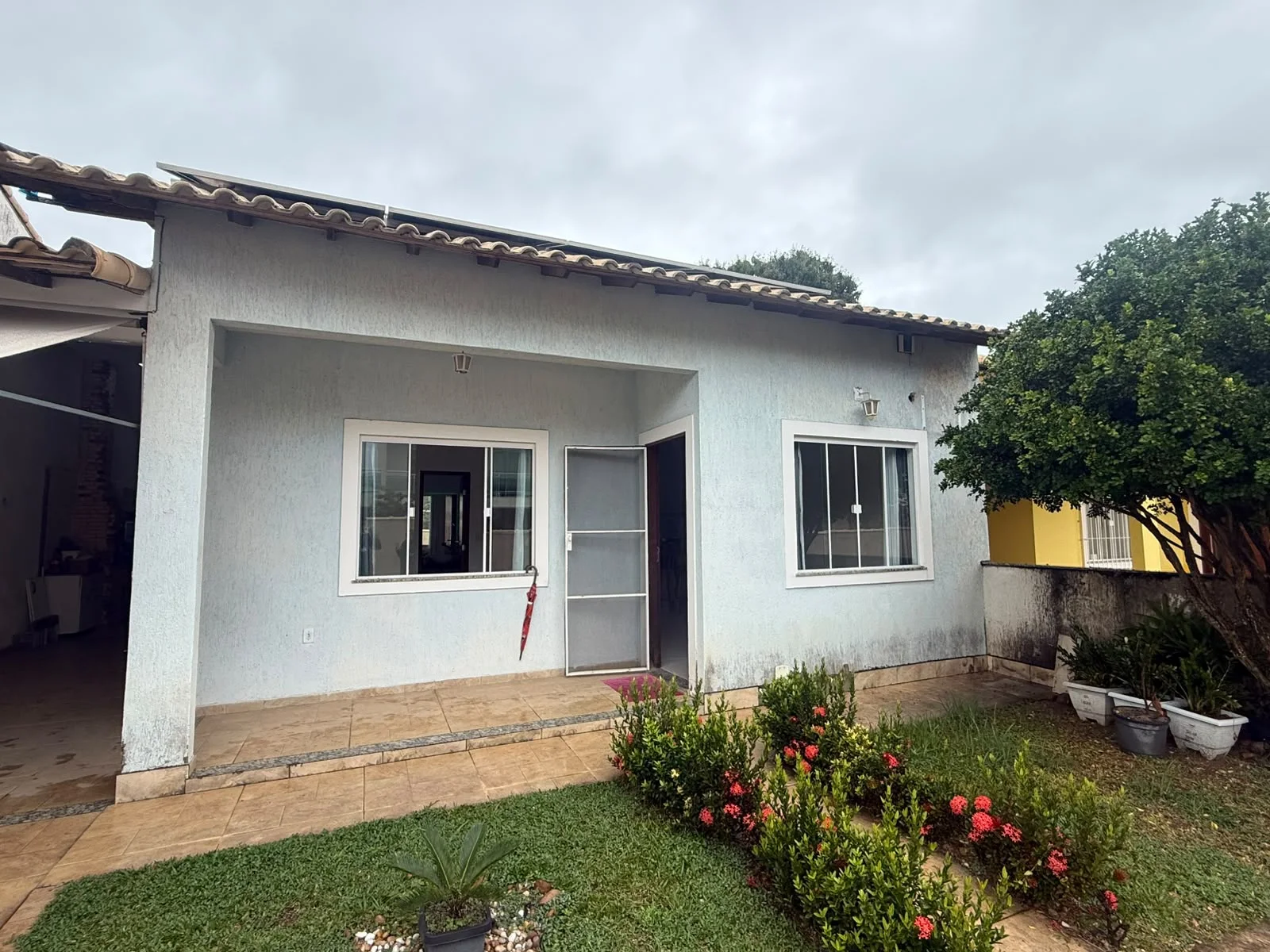CASA Á VENDA EM CONDOMÍNIO POR R$ 300.000
