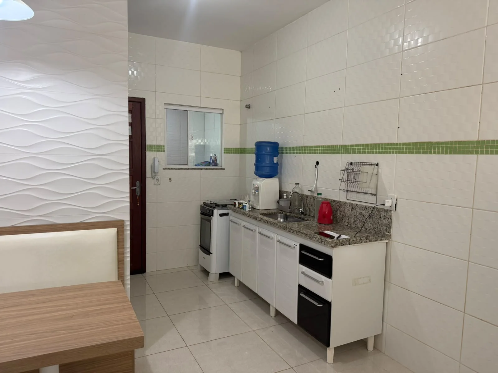 CASA Á VENDA EM CONDOMÍNIO POR R$ 300.000