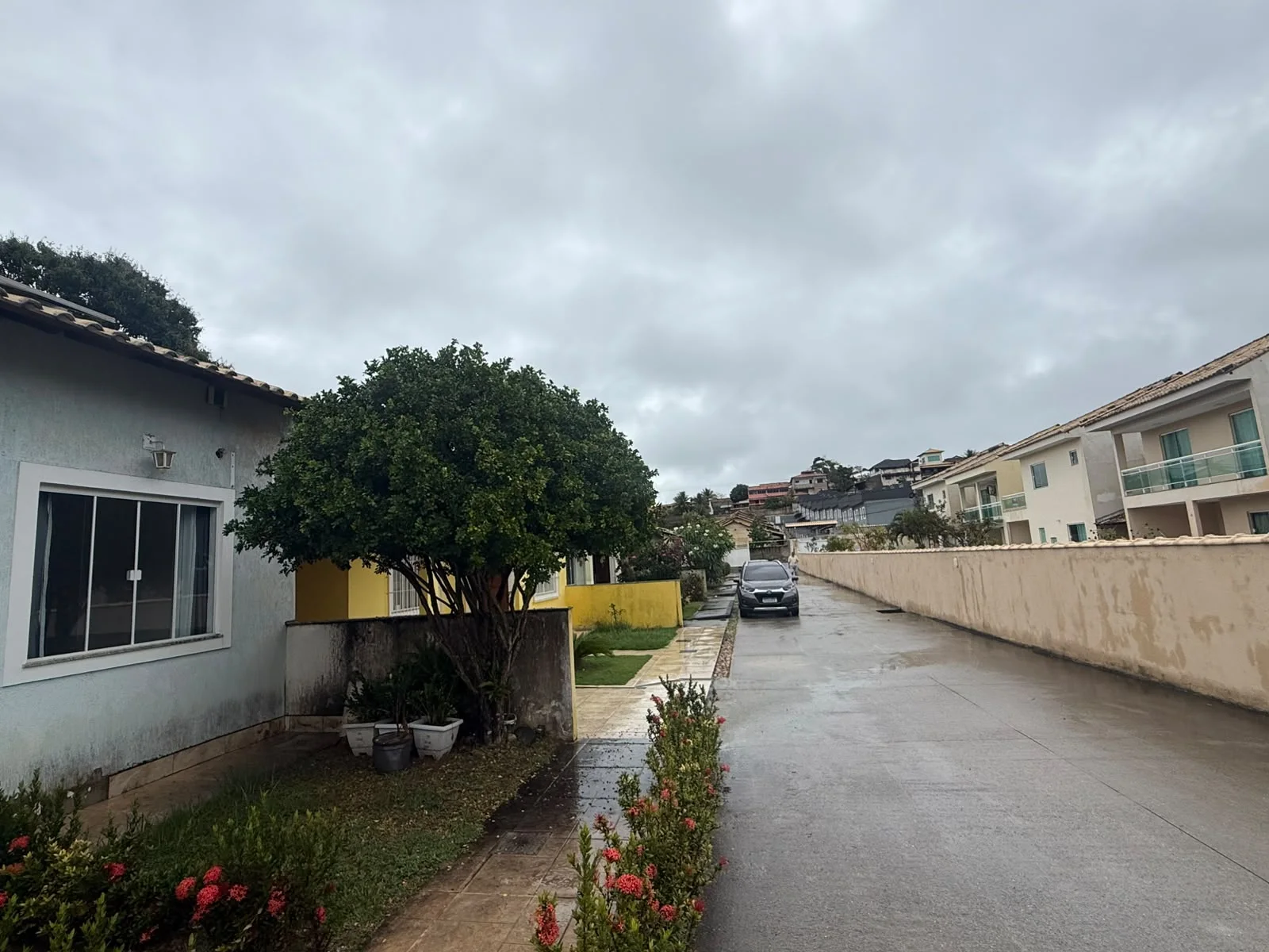CASA Á VENDA EM CONDOMÍNIO POR R$ 300.000
