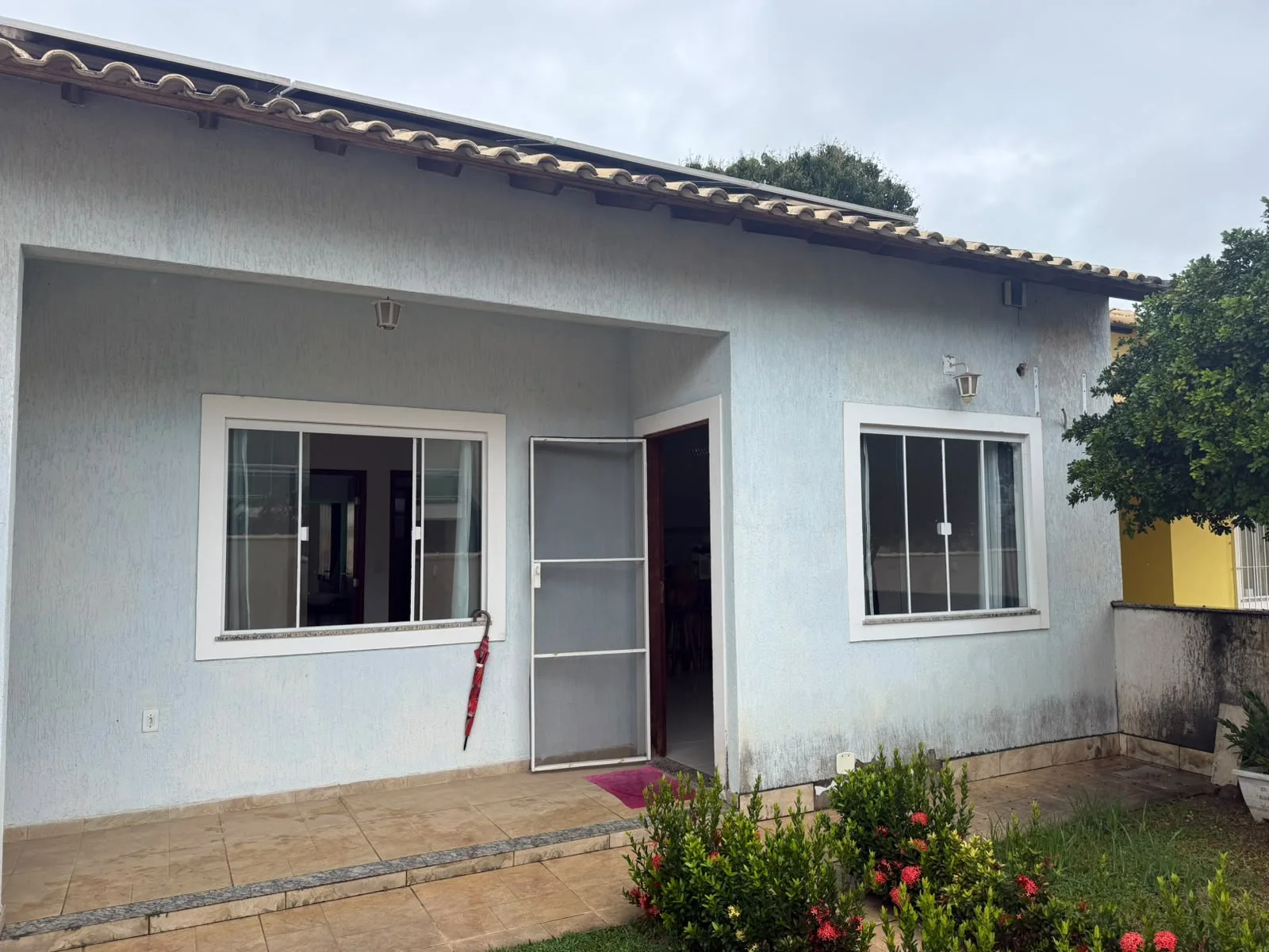 CASA Á VENDA EM CONDOMÍNIO POR R$ 300.000