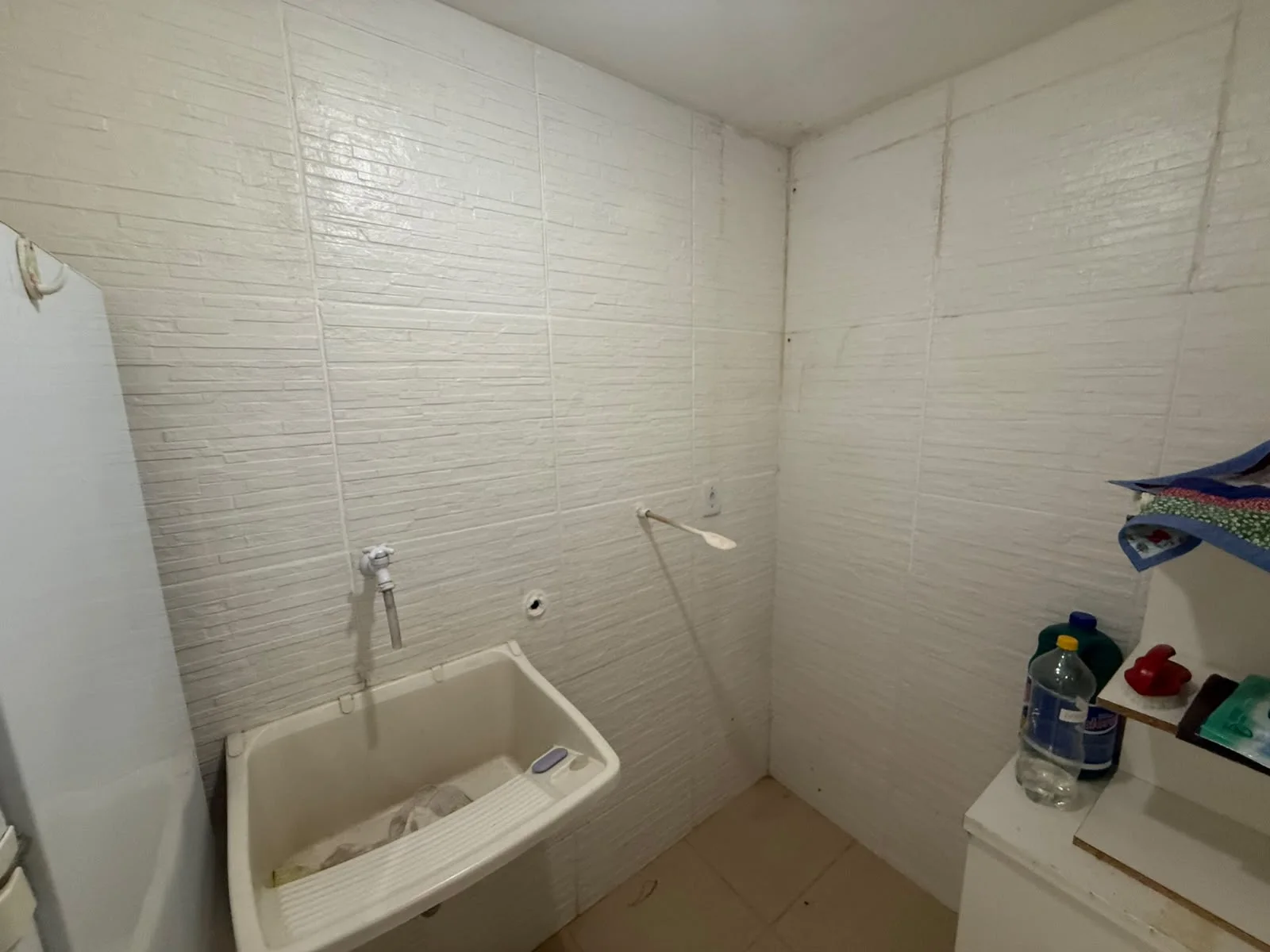 CASA Á VENDA EM CONDOMÍNIO POR R$ 300.000