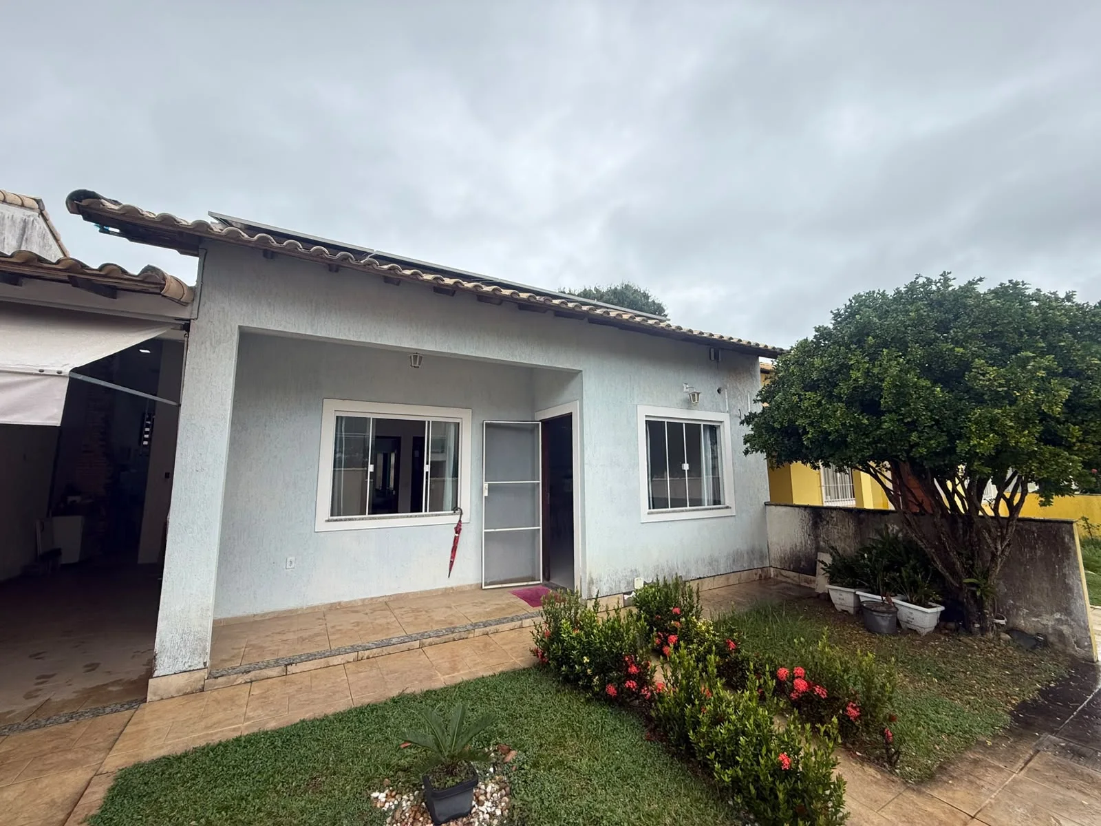 CASA Á VENDA EM CONDOMÍNIO POR R$ 300.000