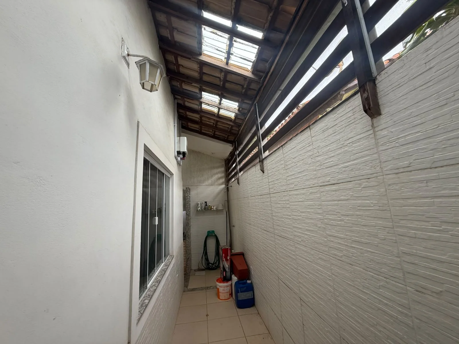 CASA Á VENDA EM CONDOMÍNIO POR R$ 300.000
