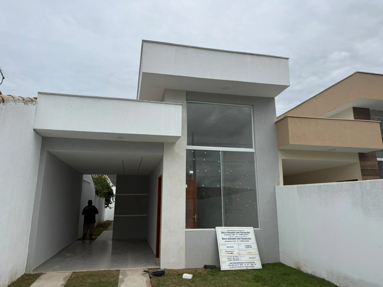 CASA COM ACABAMENTO DE PRIMEIRA - R$ 400.000