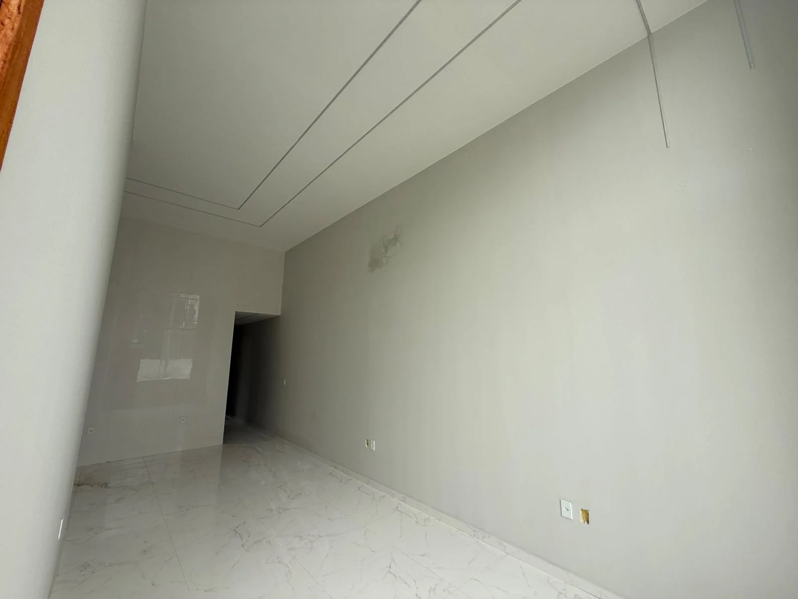 CASA COM ACABAMENTO DE PRIMEIRA - R$ 400.000