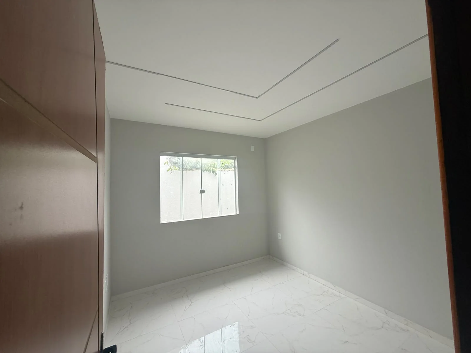 CASA COM ACABAMENTO DE PRIMEIRA - R$ 400.000
