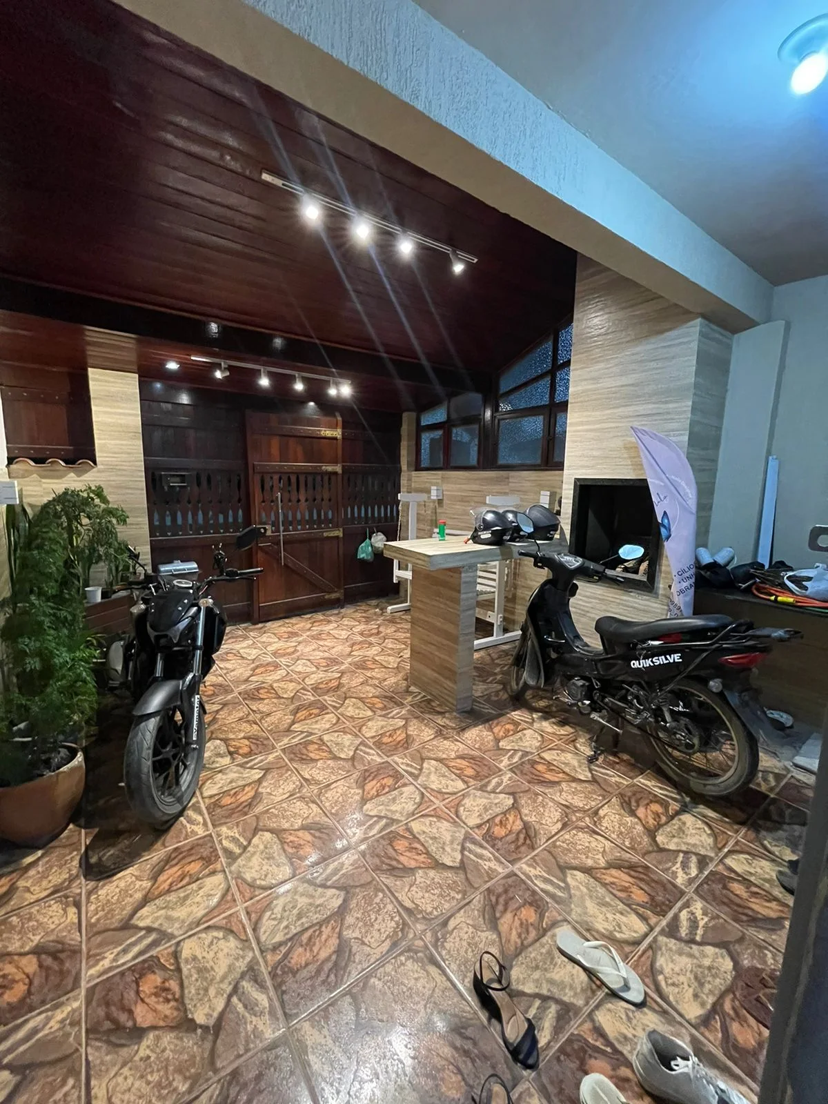 CASA À VENDA COM ÁREA GOURMET E GARAGEM - R$ 265.000