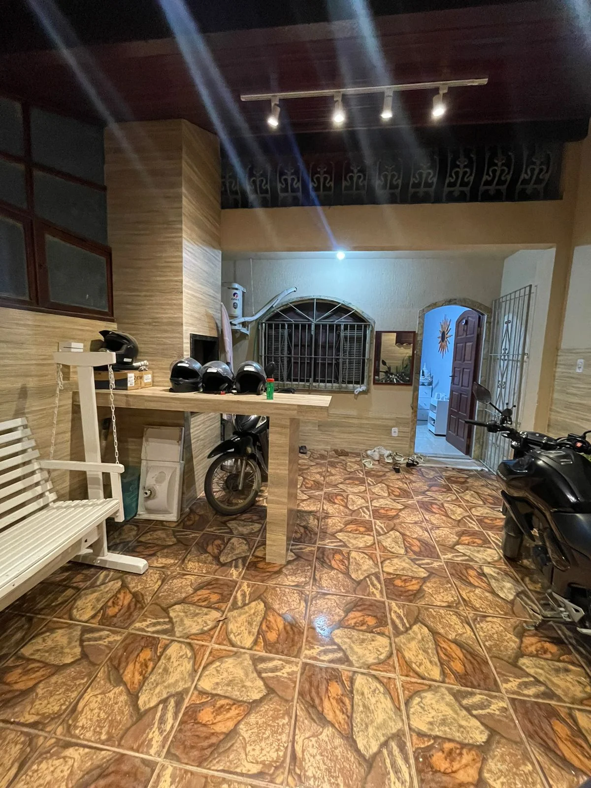 CASA À VENDA COM ÁREA GOURMET E GARAGEM - R$ 265.000