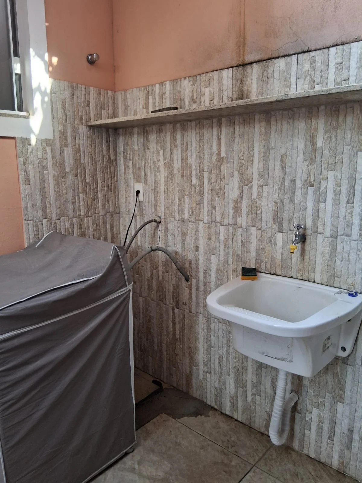 CASA À VENDA A POUCOS METROS DA PRAIA por apenas R$ 380.000