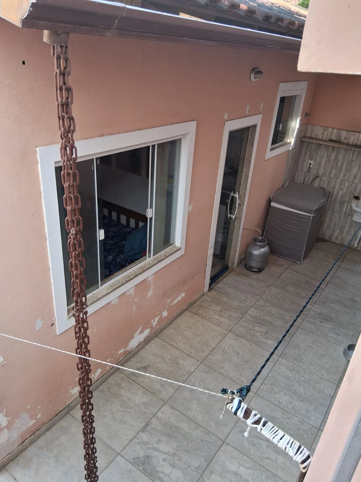 CASA À VENDA A POUCOS METROS DA PRAIA por apenas R$ 380.000