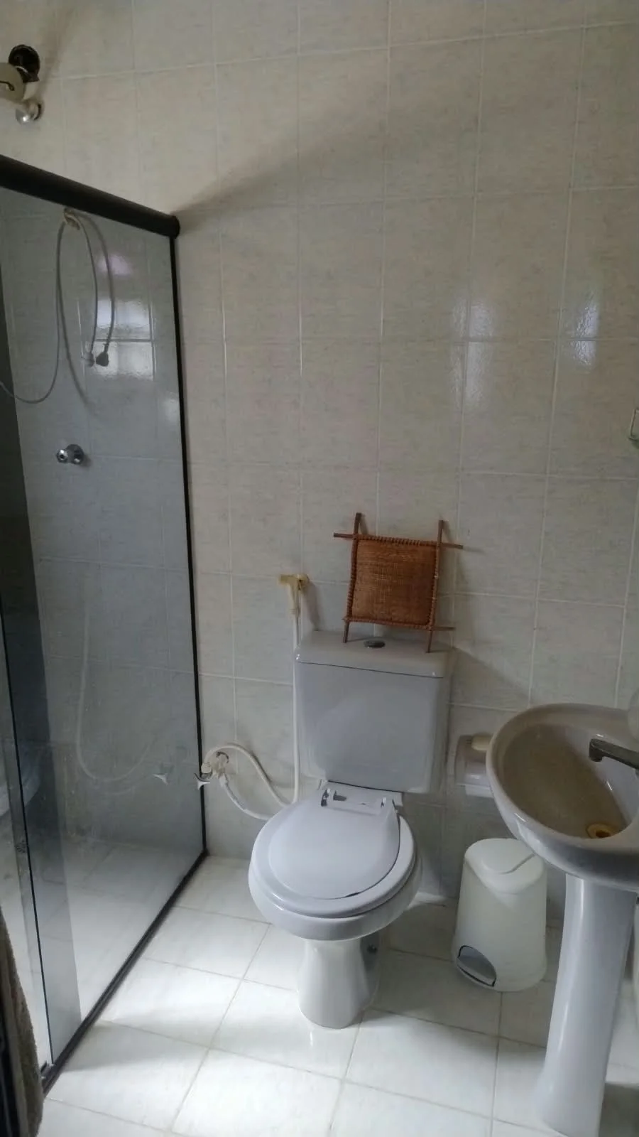 CASA LINEAR À VENDA EM SOPOTÓ, COM TERRENO AMPLO – R$ 400.000
