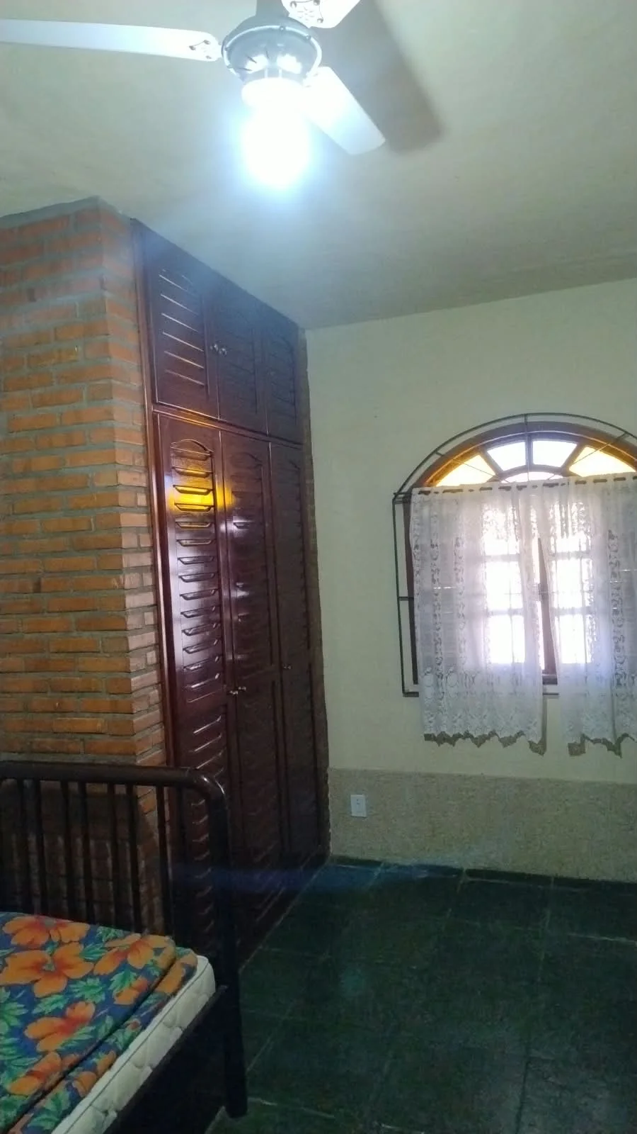 CASA LINEAR À VENDA EM SOPOTÓ, COM TERRENO AMPLO – R$ 400.000