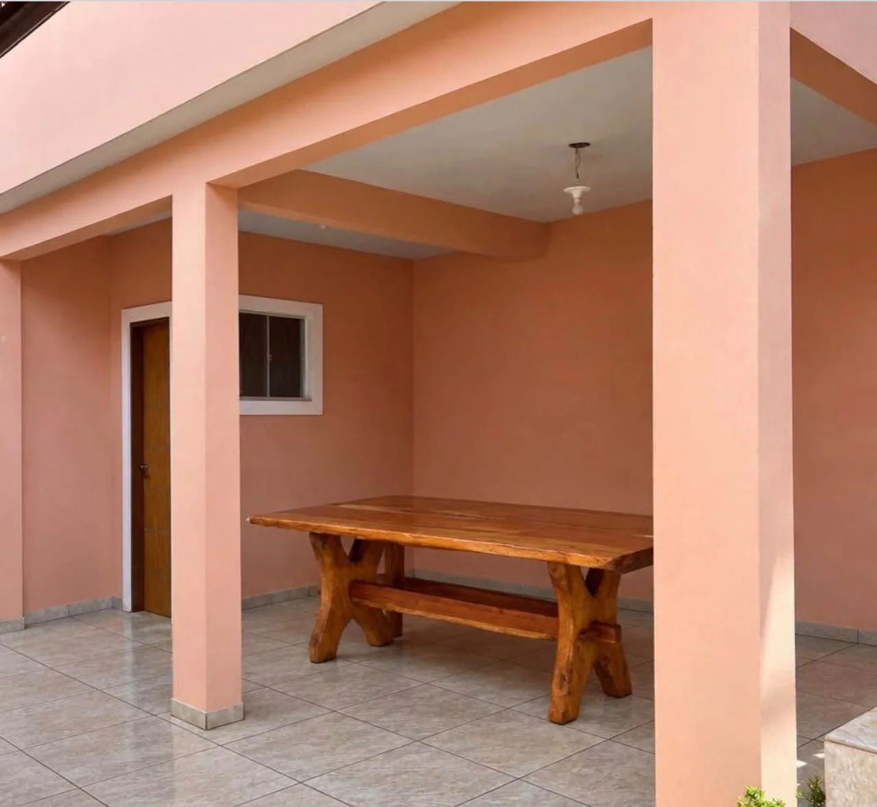CASA À VENDA A POUCOS METROS DA PRAIA POR APENAS R$ 380.000