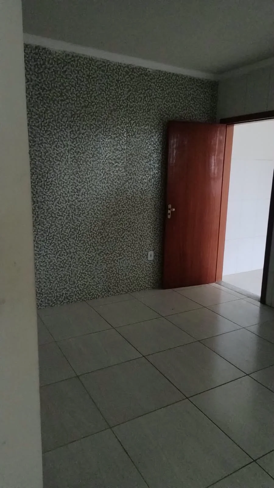 APARTAMENTO À VENDA A 300 METROS DA PRAIA DO POPEYE
