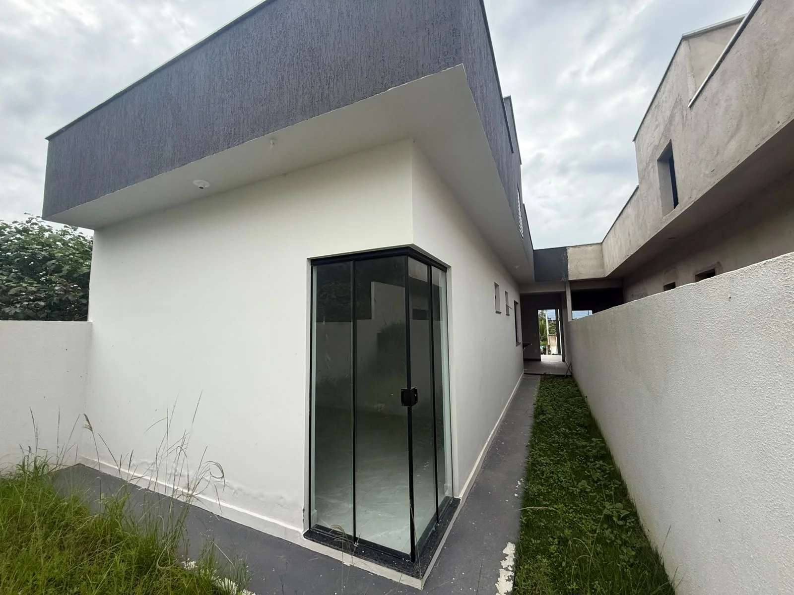 CASA DE ALTO PADRÃO COM 2 QUARTOS - R$ 370.000