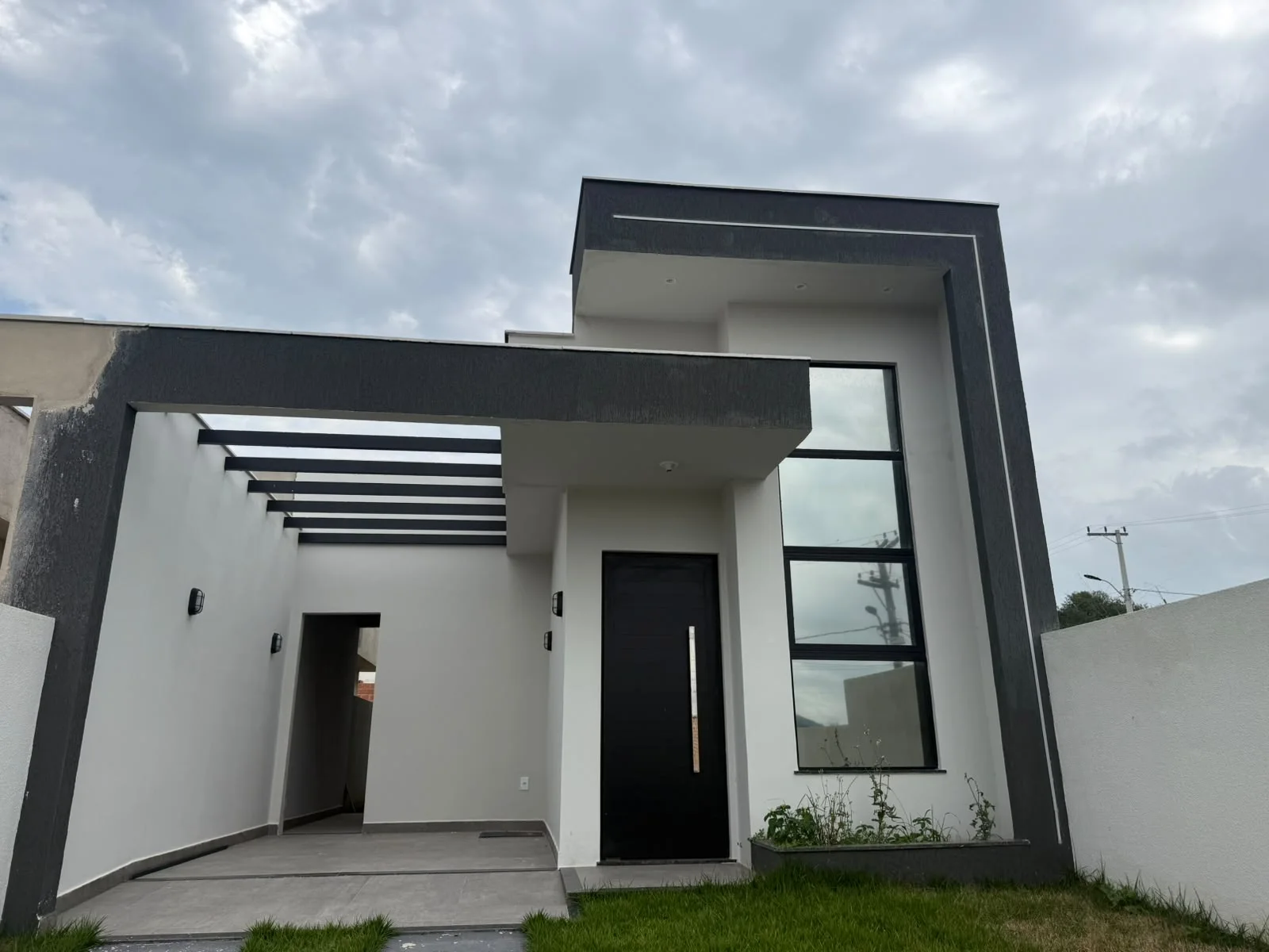 CASA DE ALTO PADRÃO COM 2 QUARTOS - R$ 370.000