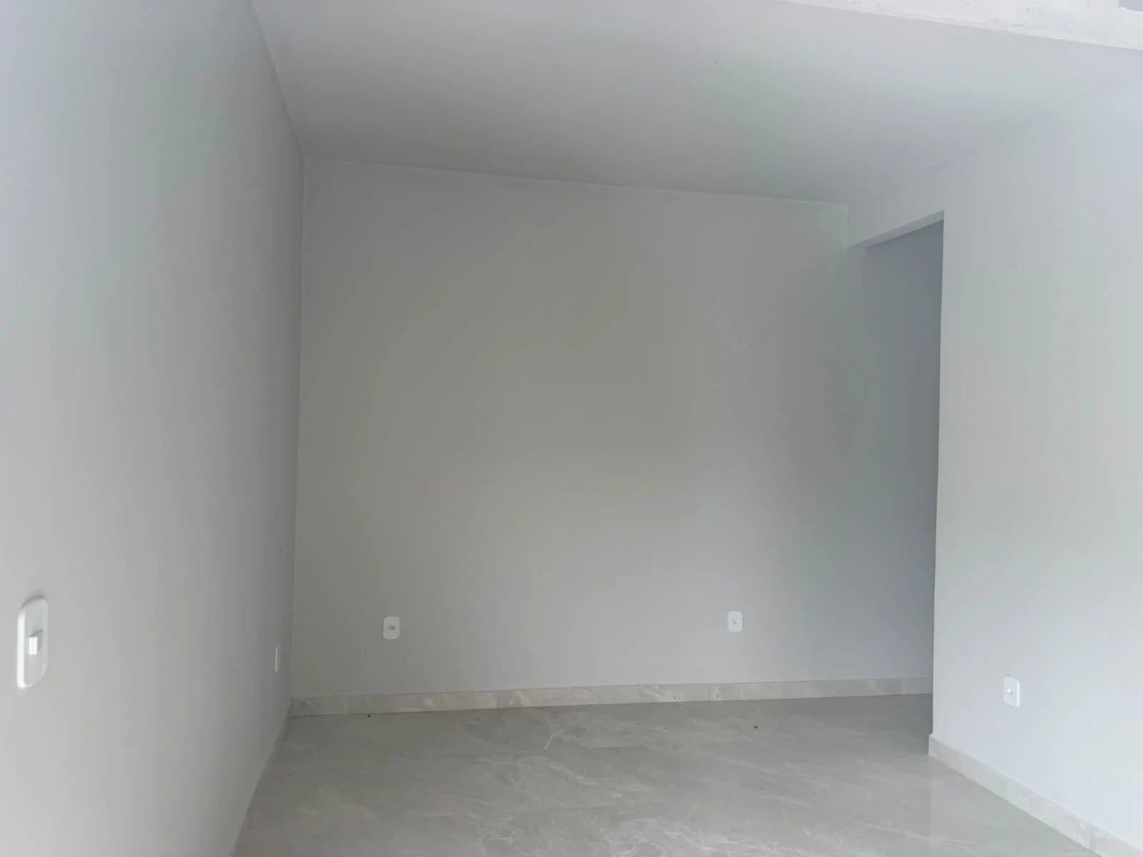 CASA DE ALTO PADRÃO COM 2 QUARTOS - R$ 370.000