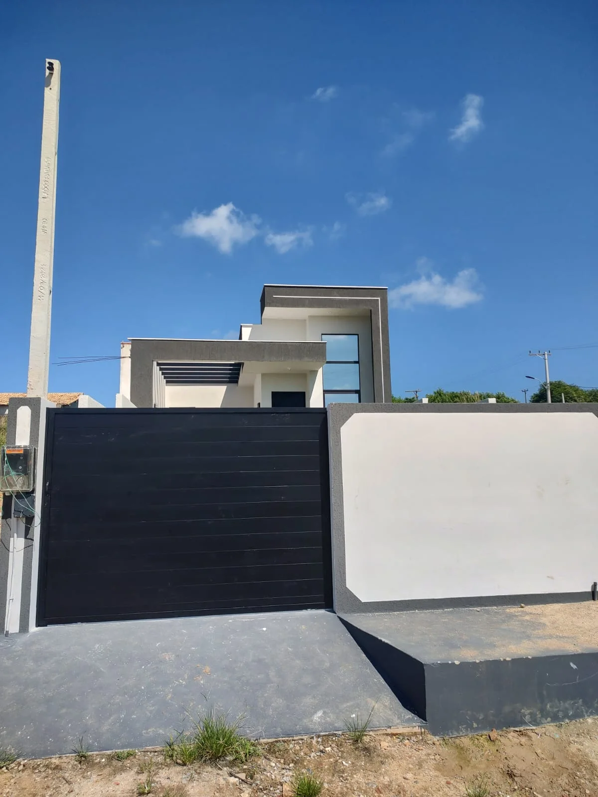 CASA DE ALTO PADRÃO COM 2 QUARTOS - R$ 370.000