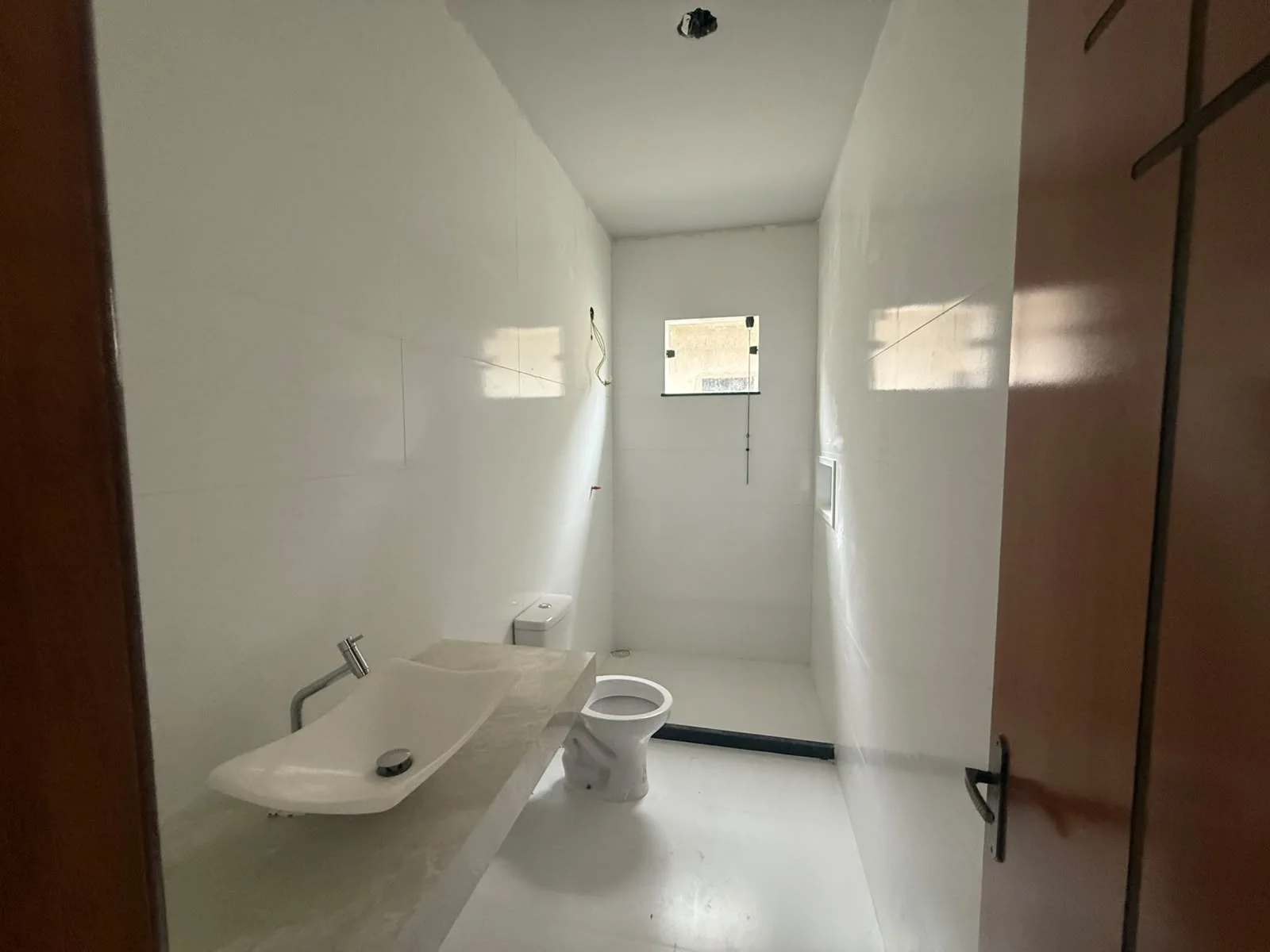 CASA DE ALTO PADRÃO COM 2 QUARTOS - R$ 370.000