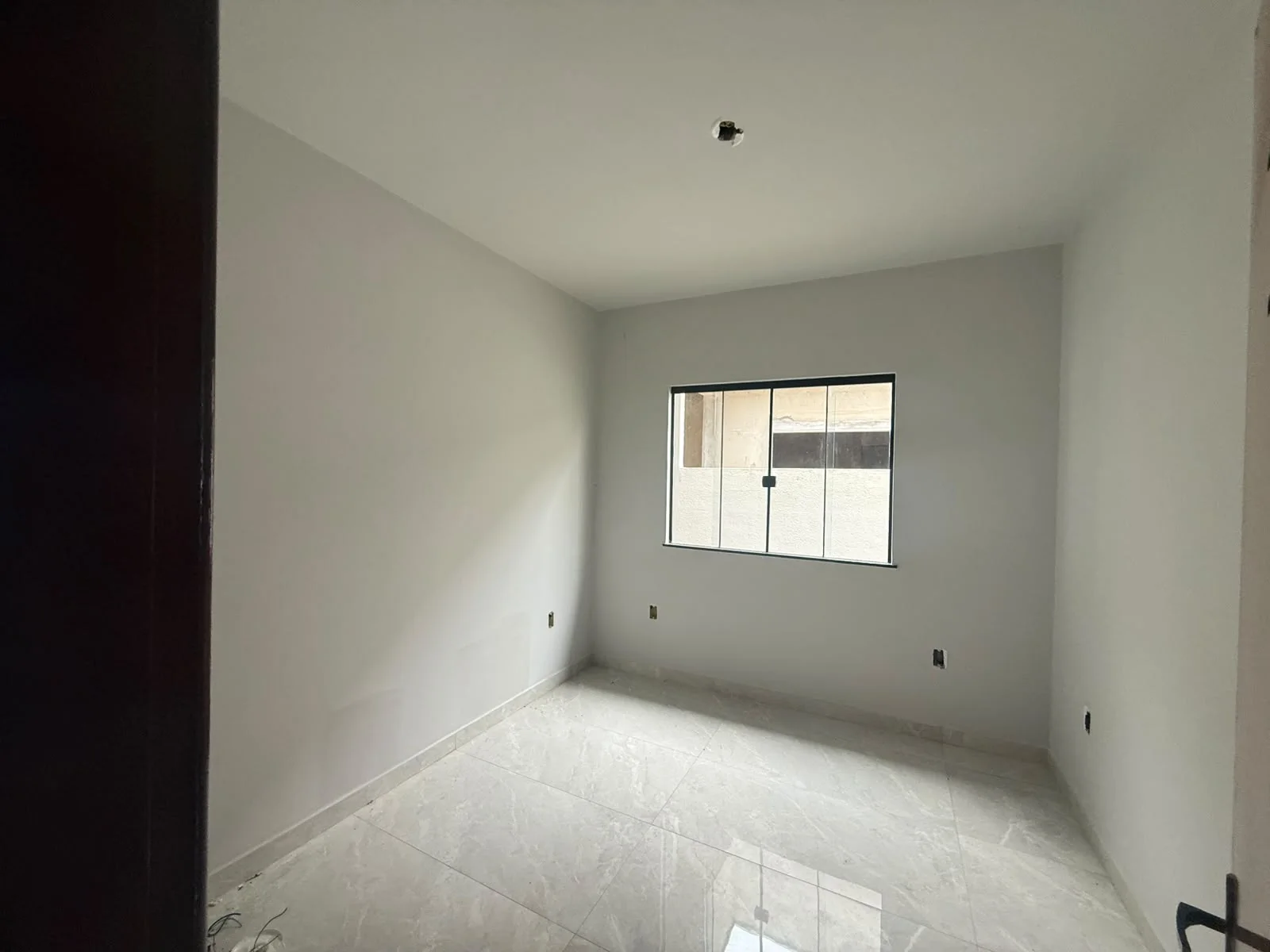 CASA DE ALTO PADRÃO COM 2 QUARTOS - R$ 370.000