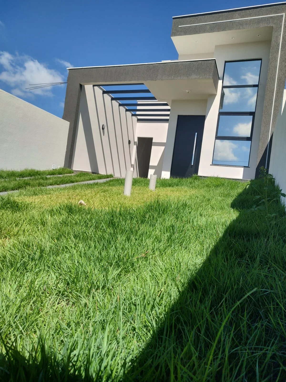 CASA DE ALTO PADRÃO COM 2 QUARTOS - R$ 370.000