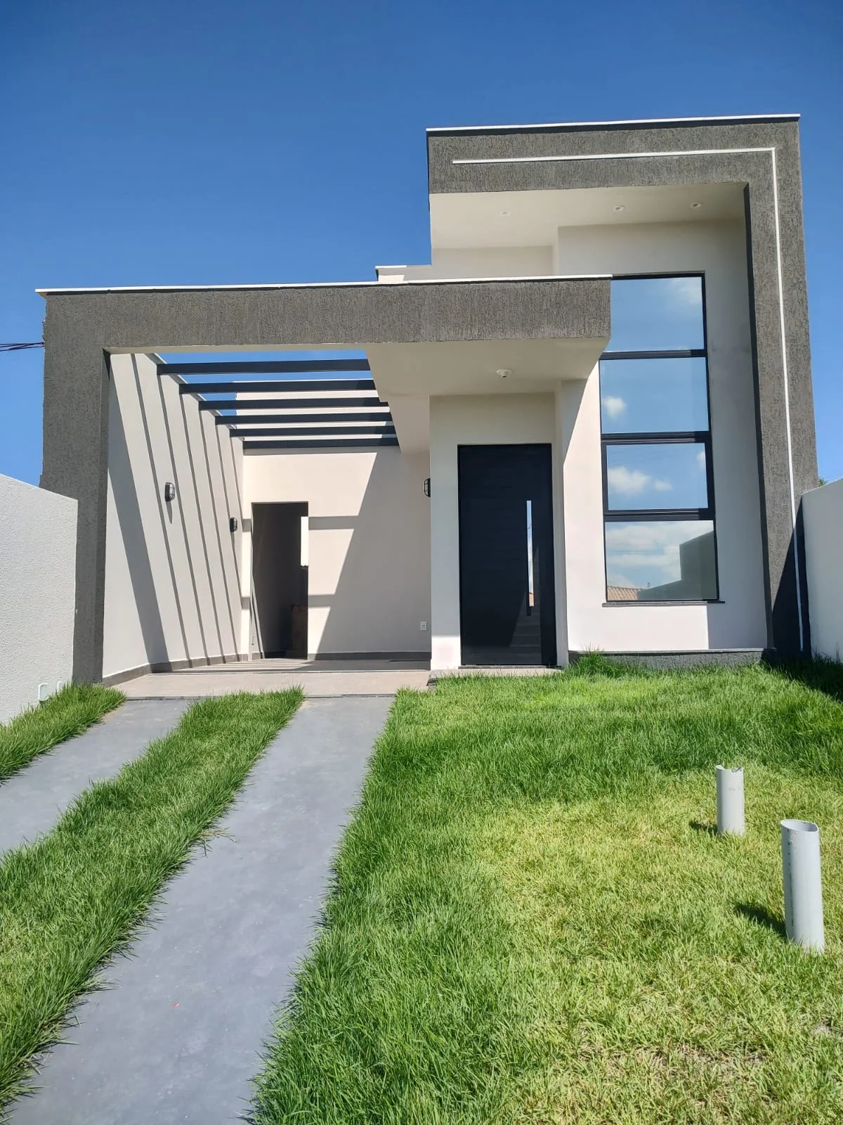 CASA DE ALTO PADRÃO COM 2 QUARTOS - R$ 370.000