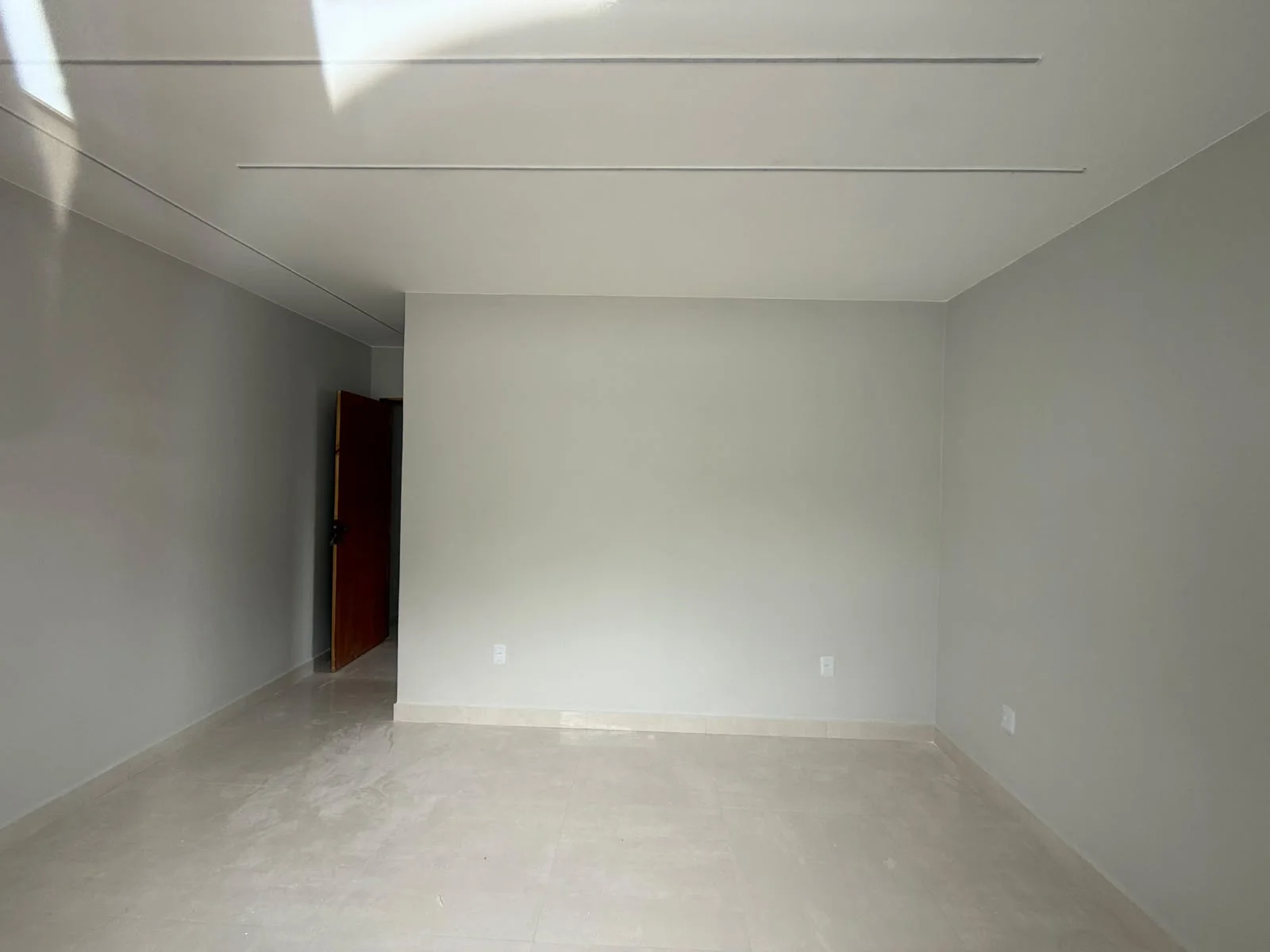 CASA DE ALTO PADRÃO A 200 METROS DA PRAIA DOS UBÁS - R$ 420.000
