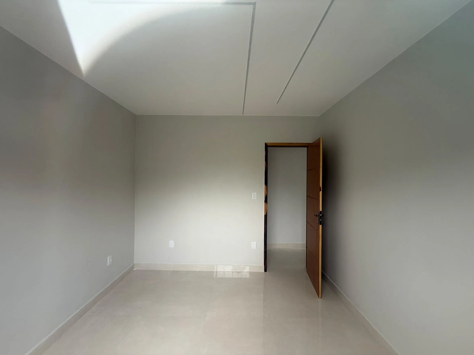 CASA DE ALTO PADRÃO A 200 METROS DA PRAIA DOS UBÁS - R$ 420.000