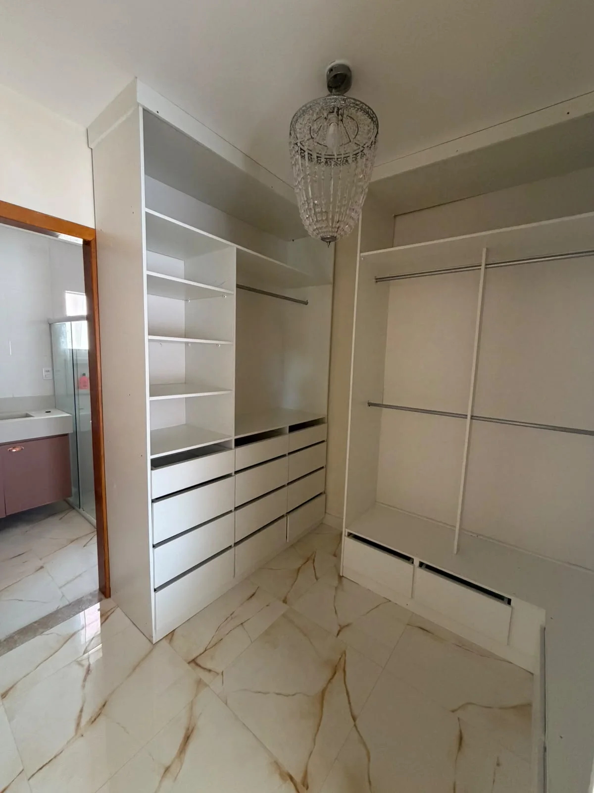 CASA À VENDA NO CENTRO DE IGUABA GRANDE – R$ 640.000,00