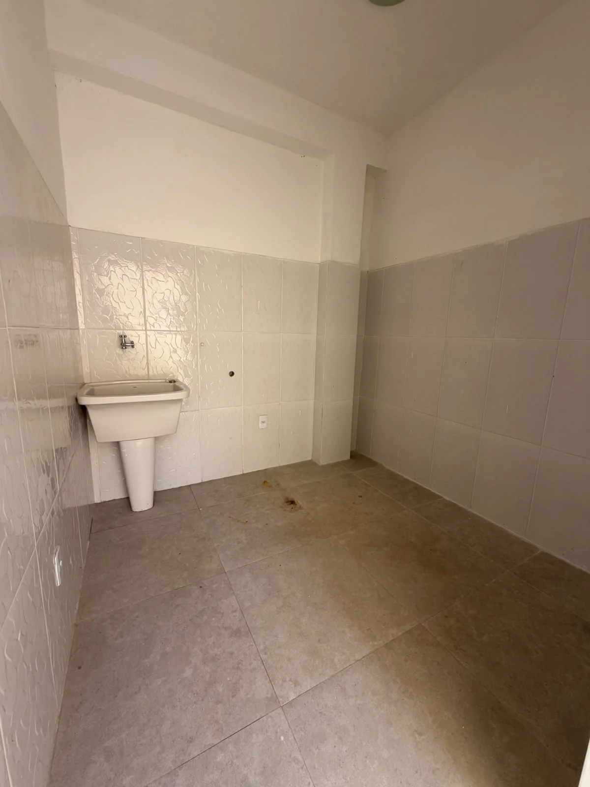 CASA À VENDA NO CENTRO DE IGUABA GRANDE – R$ 640.000,00