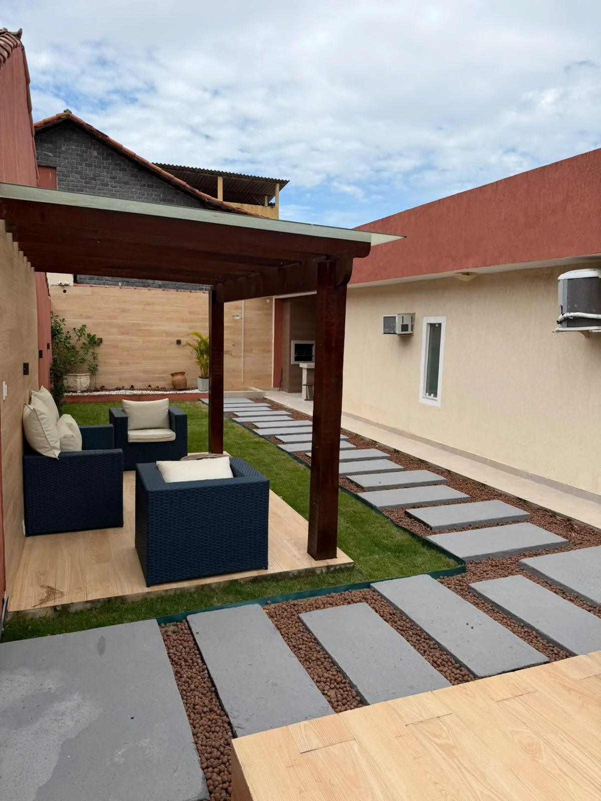 CASA À VENDA NO CENTRO DE IGUABA GRANDE – R$ 640.000,00
