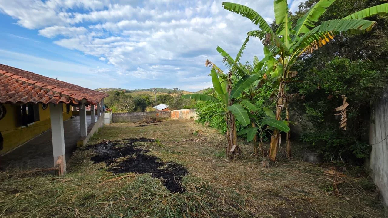 DOIS IMÓVEIS À VENDA EM IGUABA GRANDE