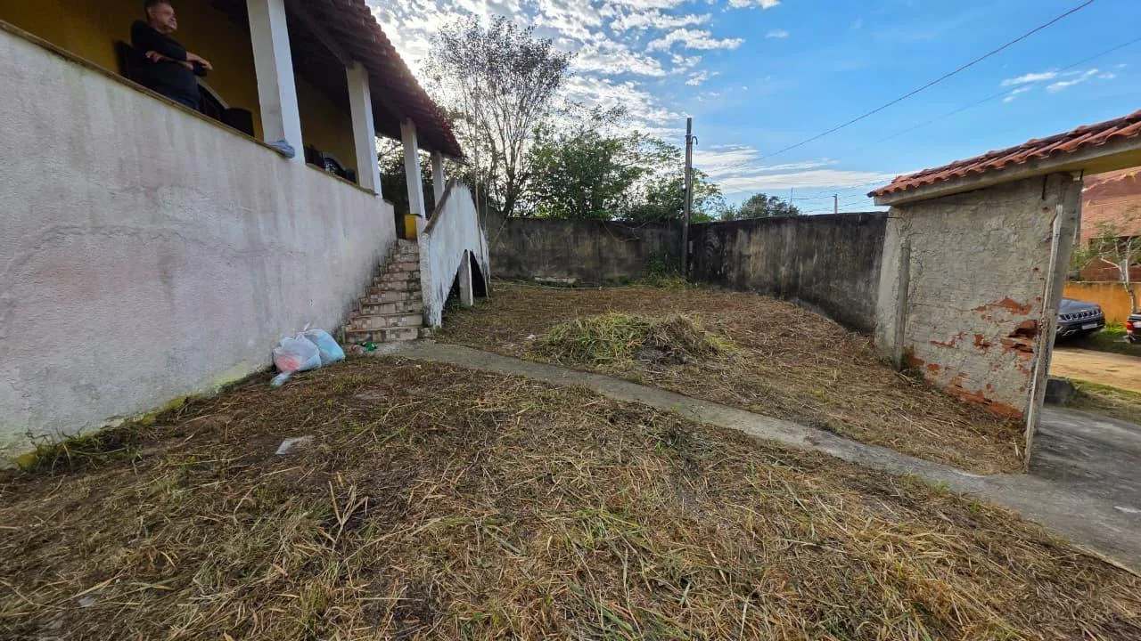 DOIS IMÓVEIS À VENDA EM IGUABA GRANDE