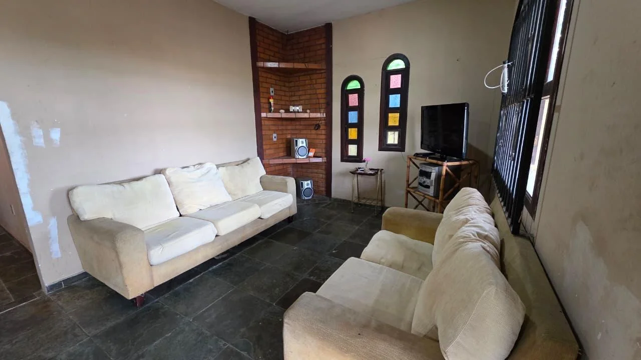 DOIS IMÓVEIS À VENDA EM IGUABA GRANDE