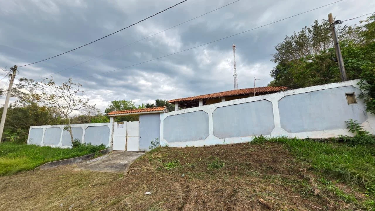 DOIS IMÓVEIS À VENDA EM IGUABA GRANDE