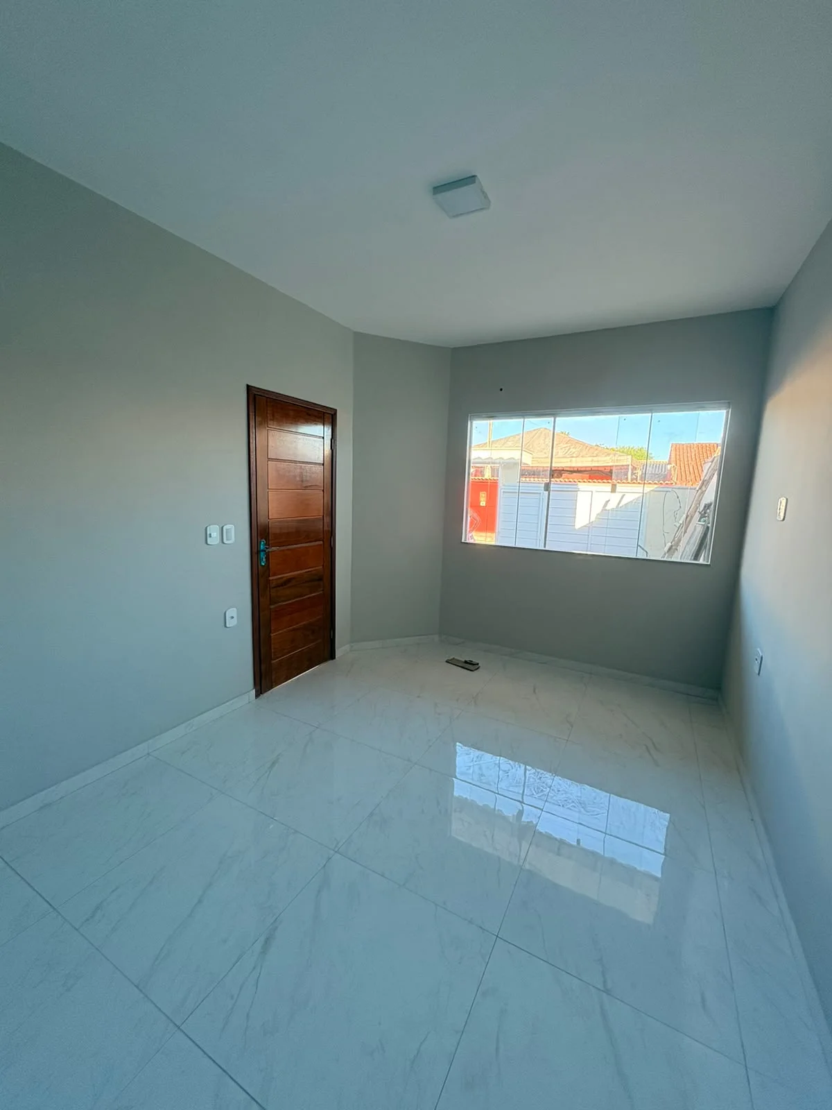 CASA COM 3 QUARTOS À VENDA NO CENTRO DA CIDADE - R$ 450.000