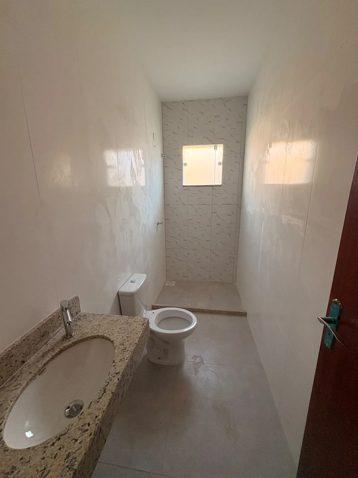 CASA COM 3 QUARTOS À VENDA NO CENTRO DA CIDADE - R$ 450.000