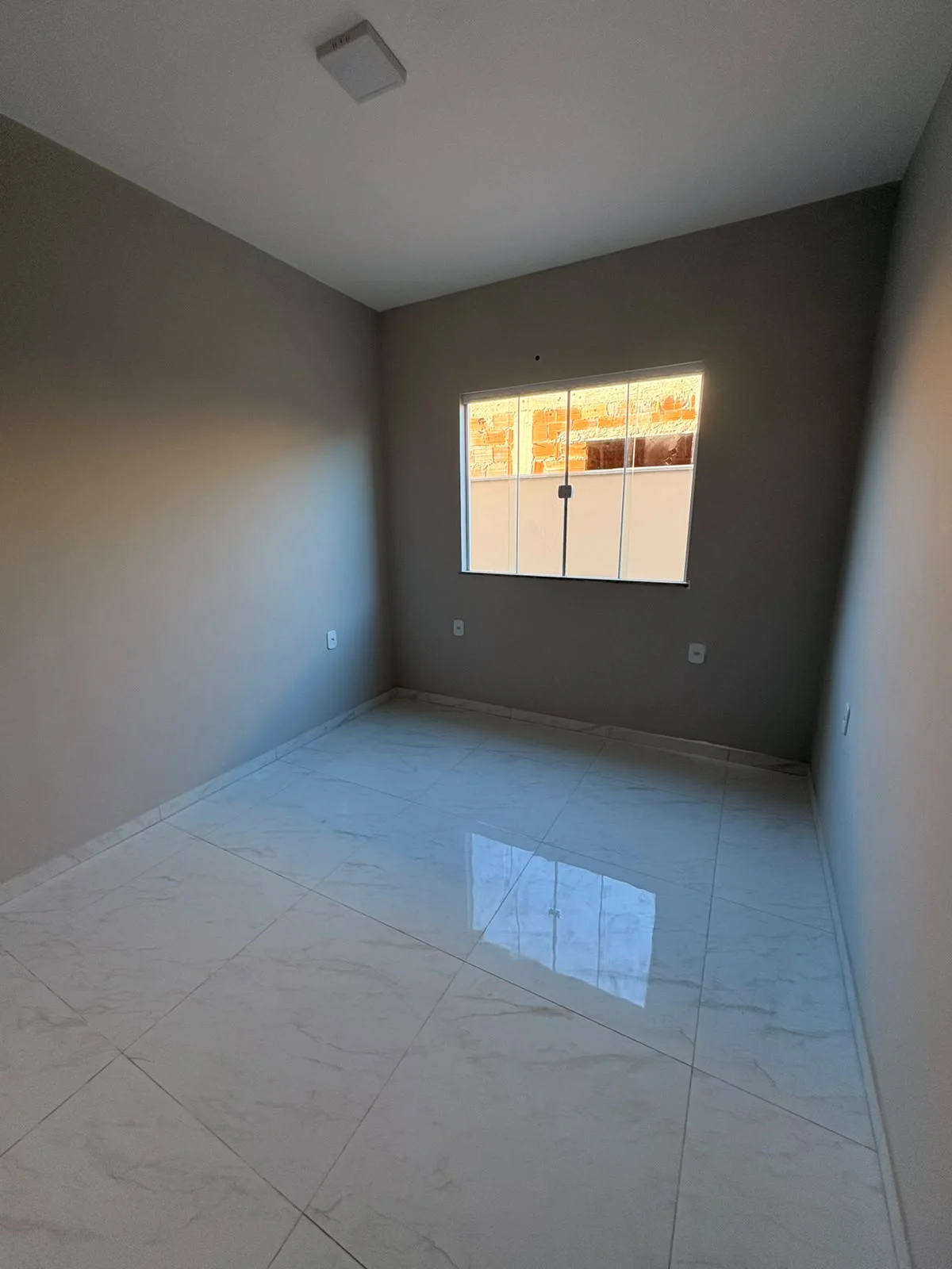CASA COM 3 QUARTOS À VENDA NO CENTRO DA CIDADE - R$ 450.000