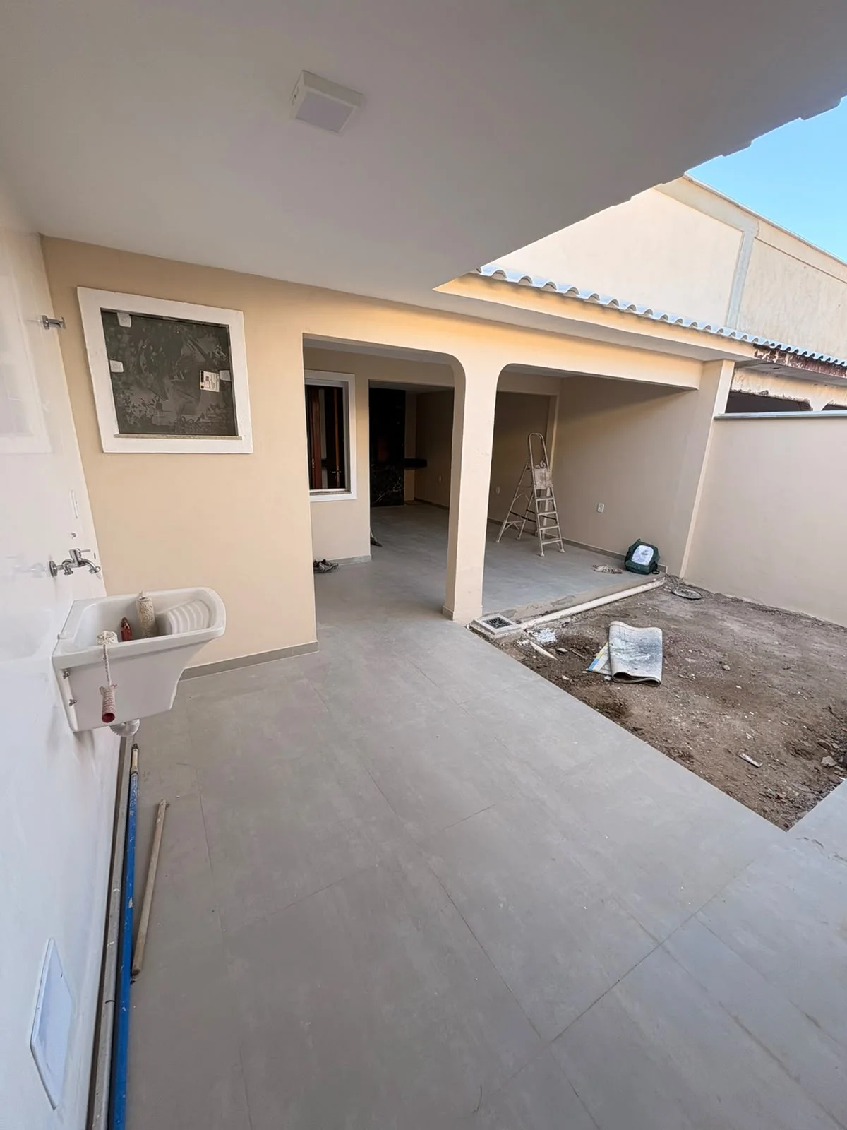 CASA COM 3 QUARTOS À VENDA NO CENTRO DA CIDADE - R$ 450.000