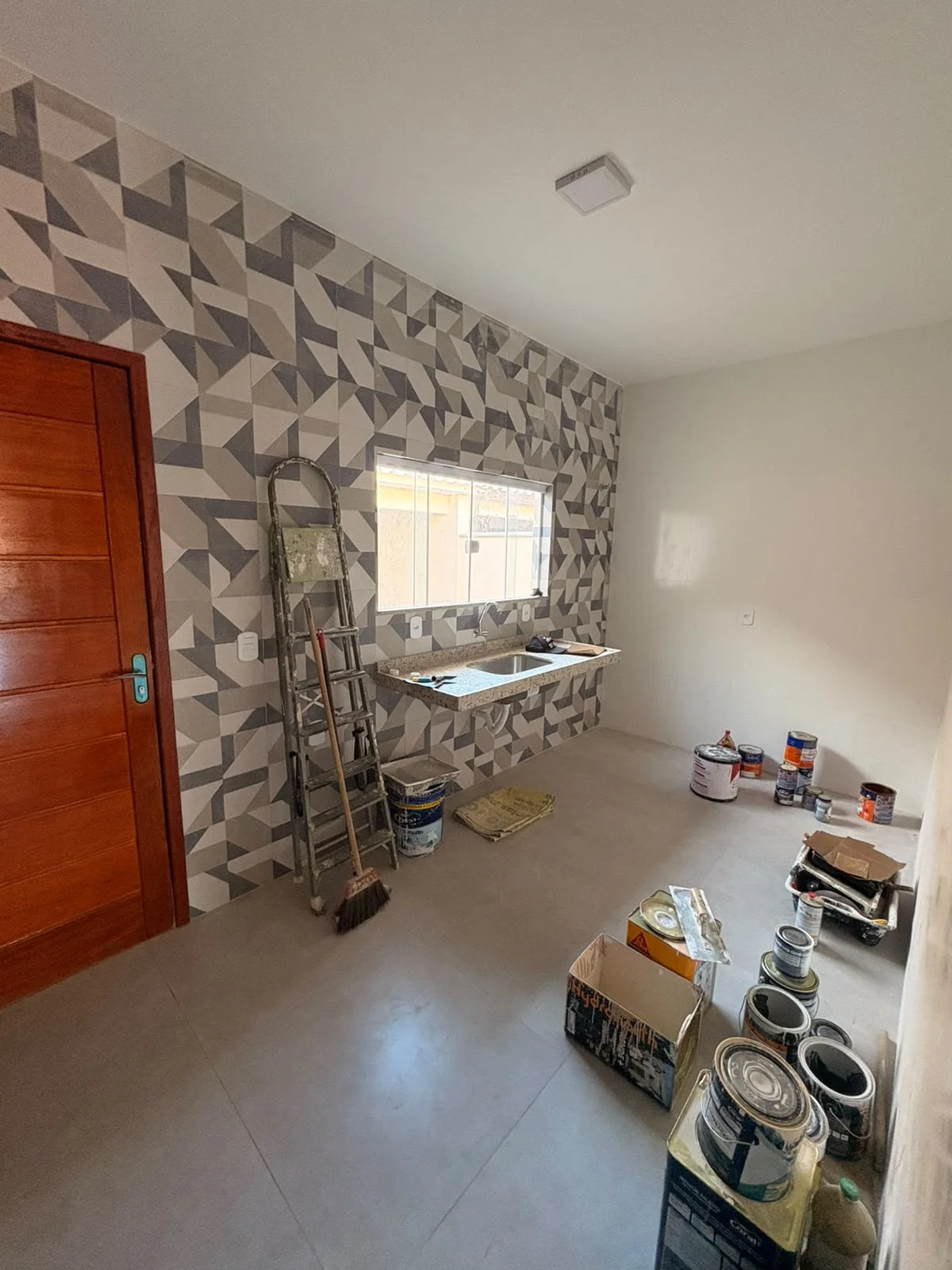 CASA COM 3 QUARTOS À VENDA NO CENTRO DA CIDADE - R$ 450.000