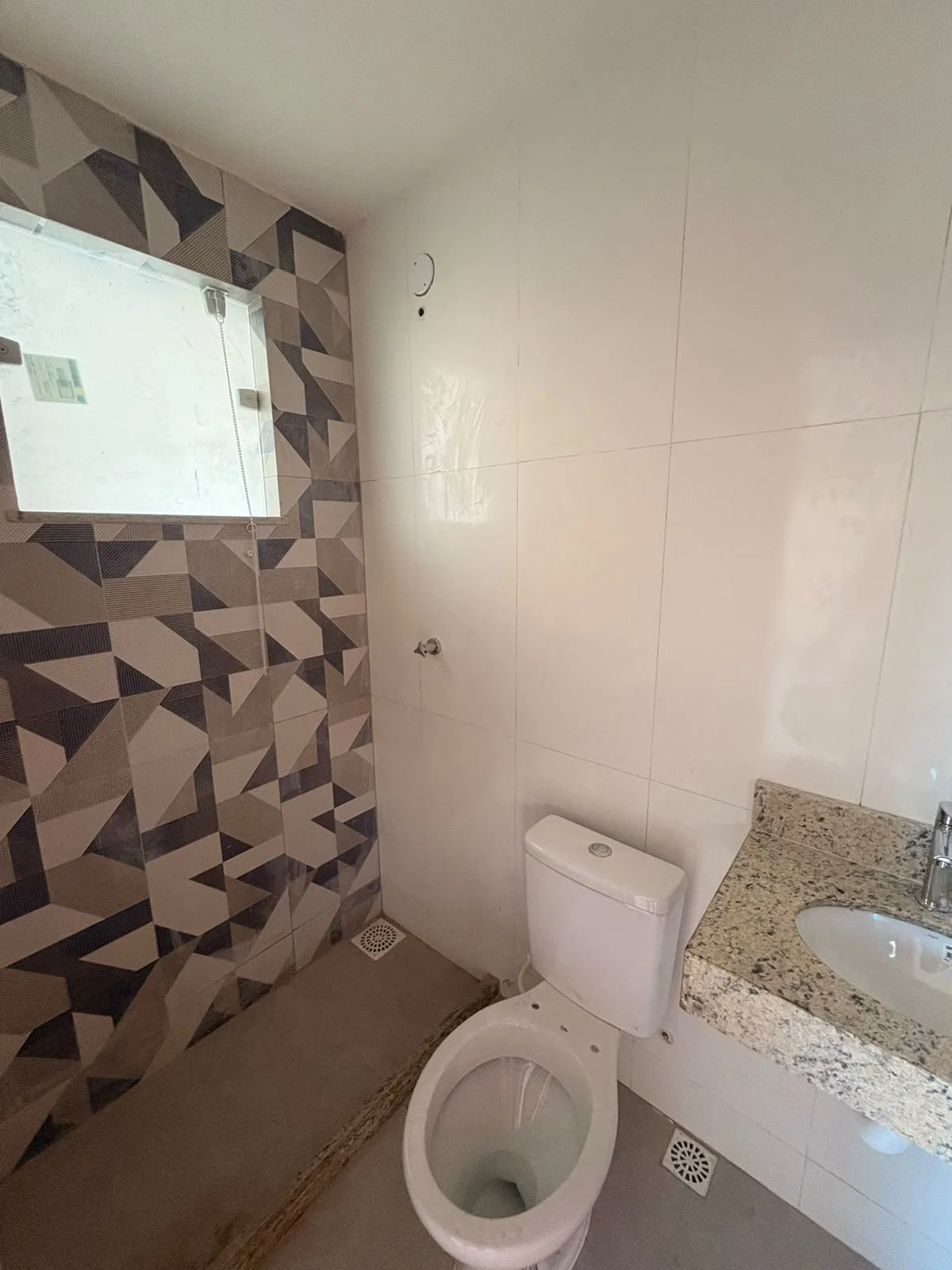 CASA COM 3 QUARTOS À VENDA NO CENTRO DA CIDADE - R$ 450.000
