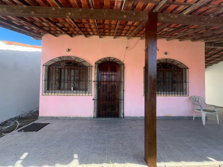Imóvel para venda em Iguaba Grande, caracterizado por uma casa independente.