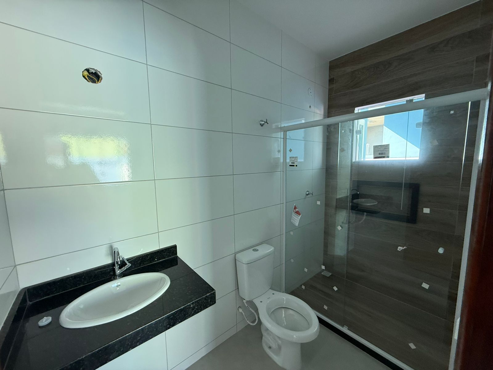 CASA COM 2 QUARTOS Á VENDA NO CENTRO DA CIDADE