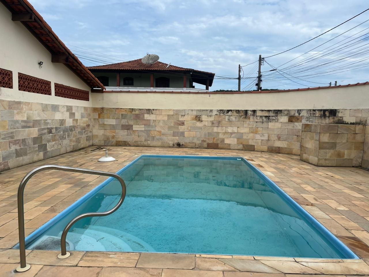 CASA EM CONDOMÍNIO PERTO DA PRAIA DOS UBÁS