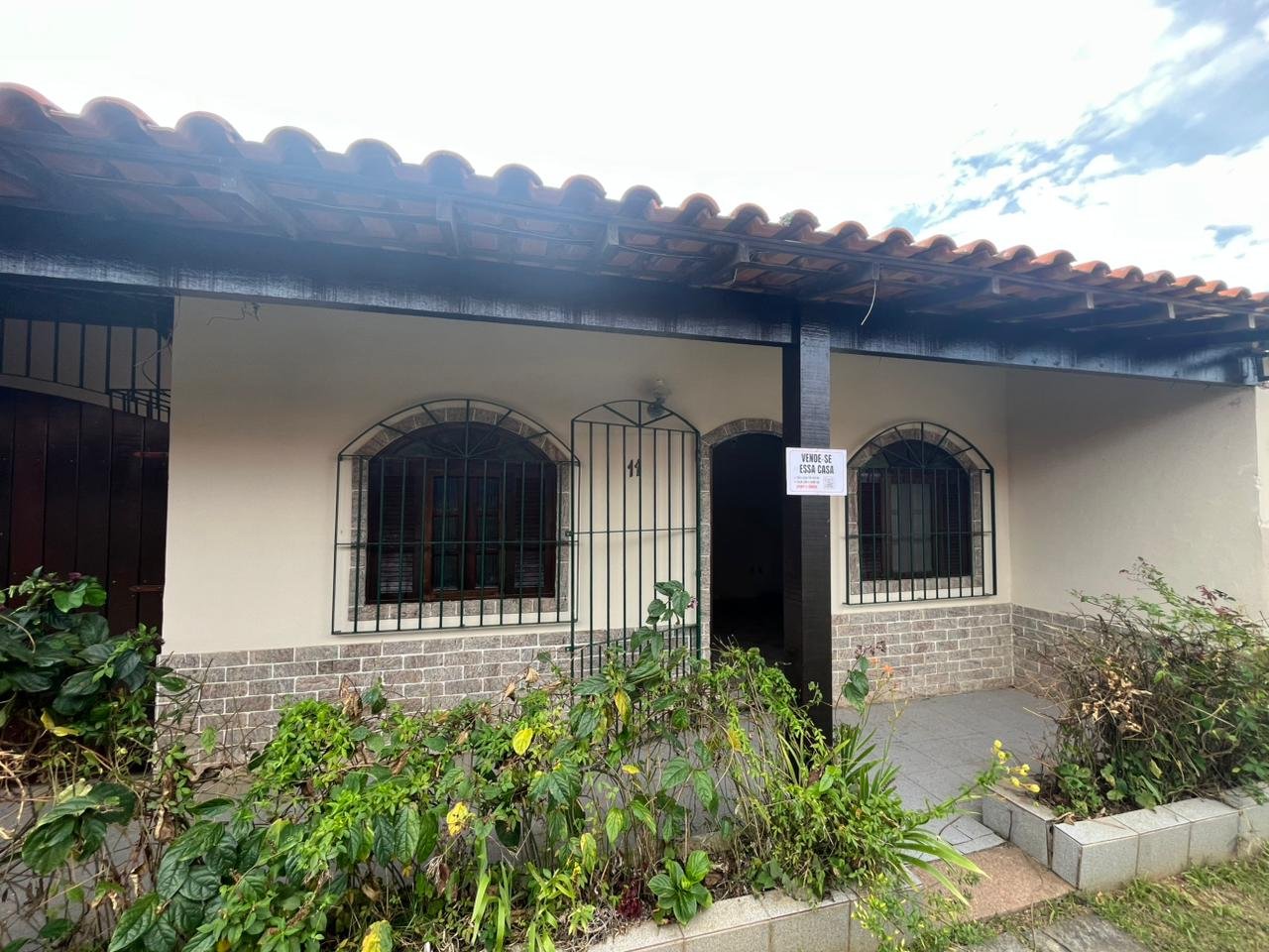 CASA EM CONDOMÍNIO PERTO DA PRAIA DOS UBÁS