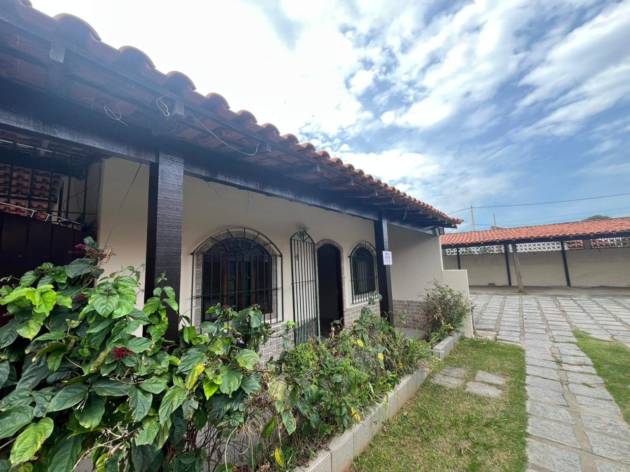 CASA EM CONDOMÍNIO PERTO DA PRAIA DOS UBÁS