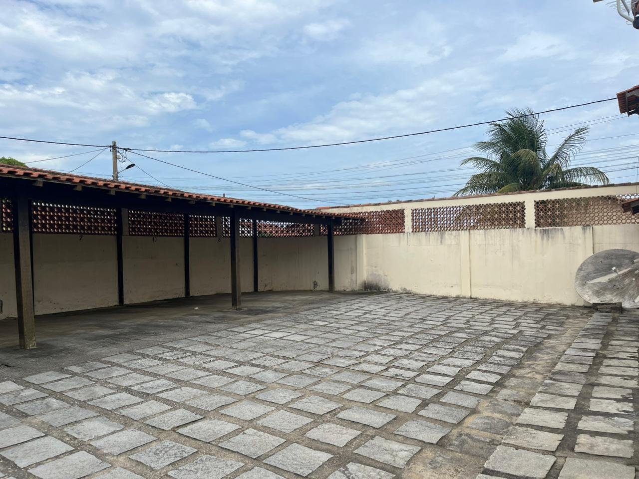 CASA EM CONDOMÍNIO PERTO DA PRAIA DOS UBÁS