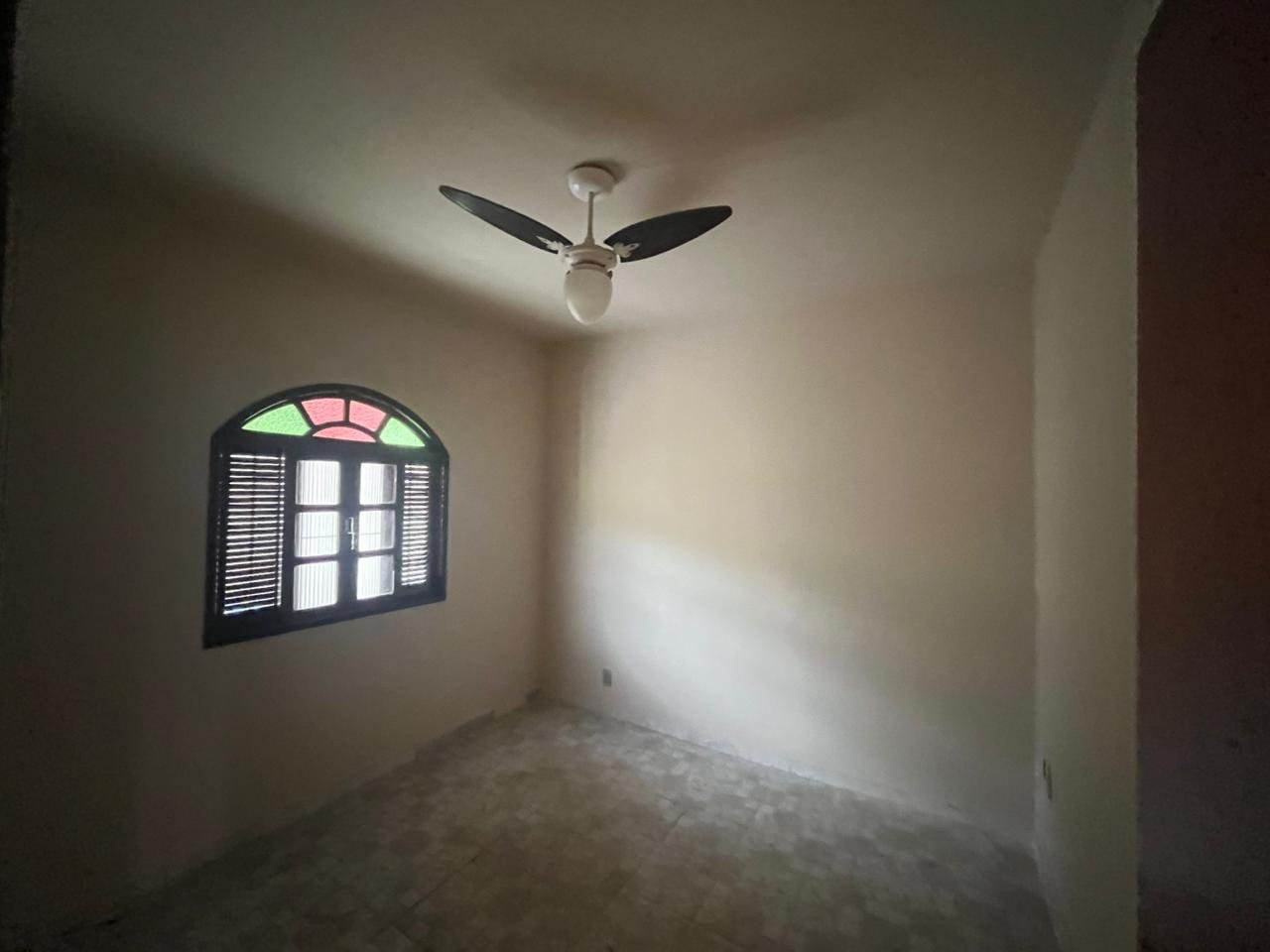 CASA EM CONDOMÍNIO PERTO DA PRAIA DOS UBÁS