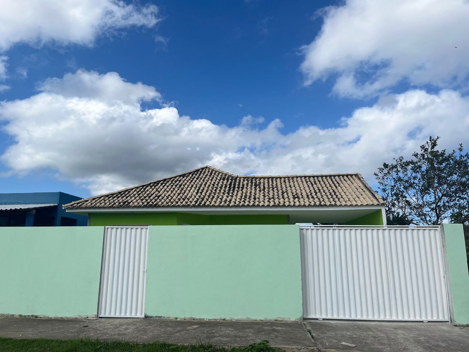 EXCELENTE CASA COM 3 QUARTOS POR APENAS R$ 320.000.00