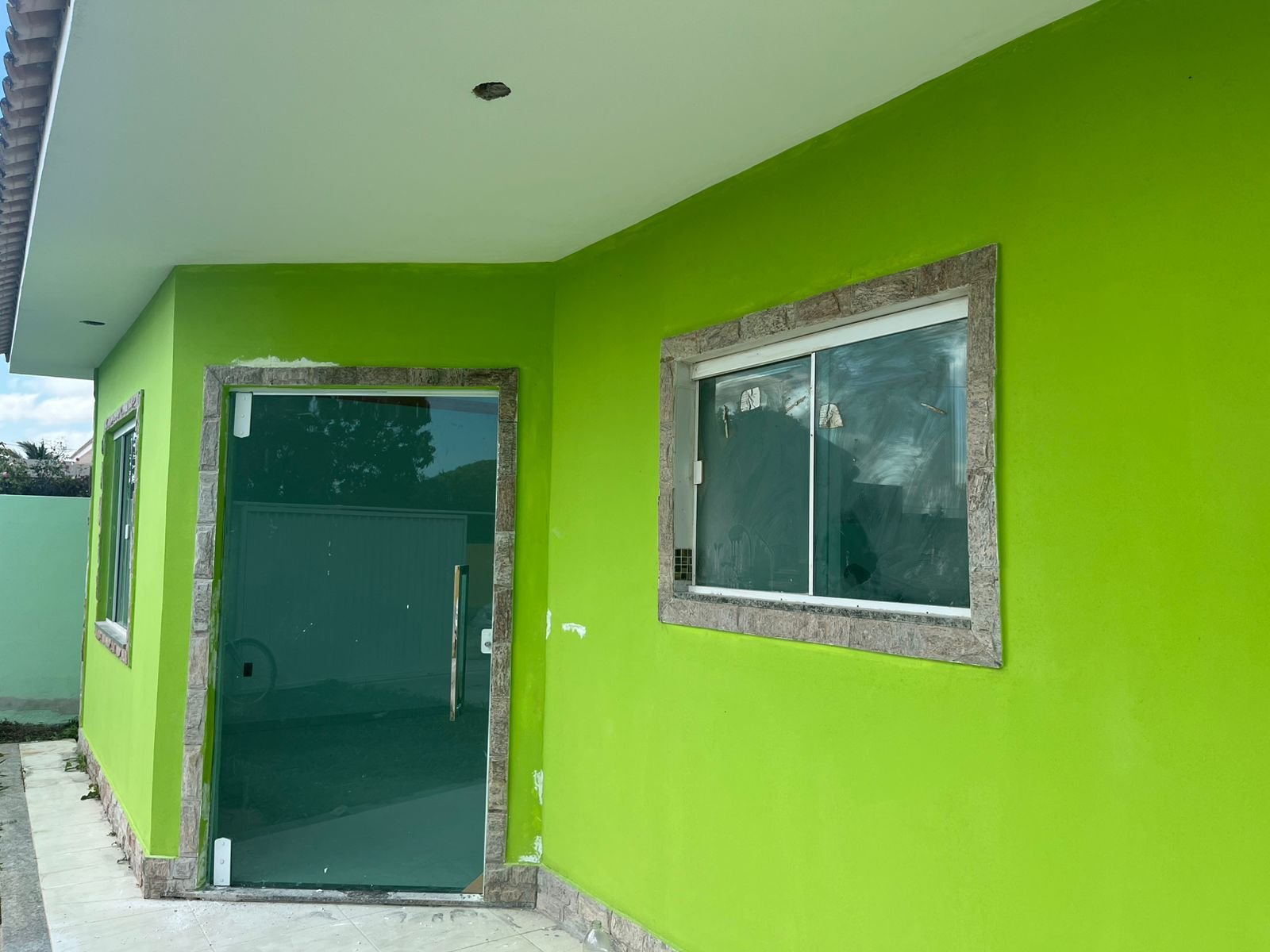 EXCELENTE CASA COM 3 QUARTOS POR APENAS R$ 320.000.00